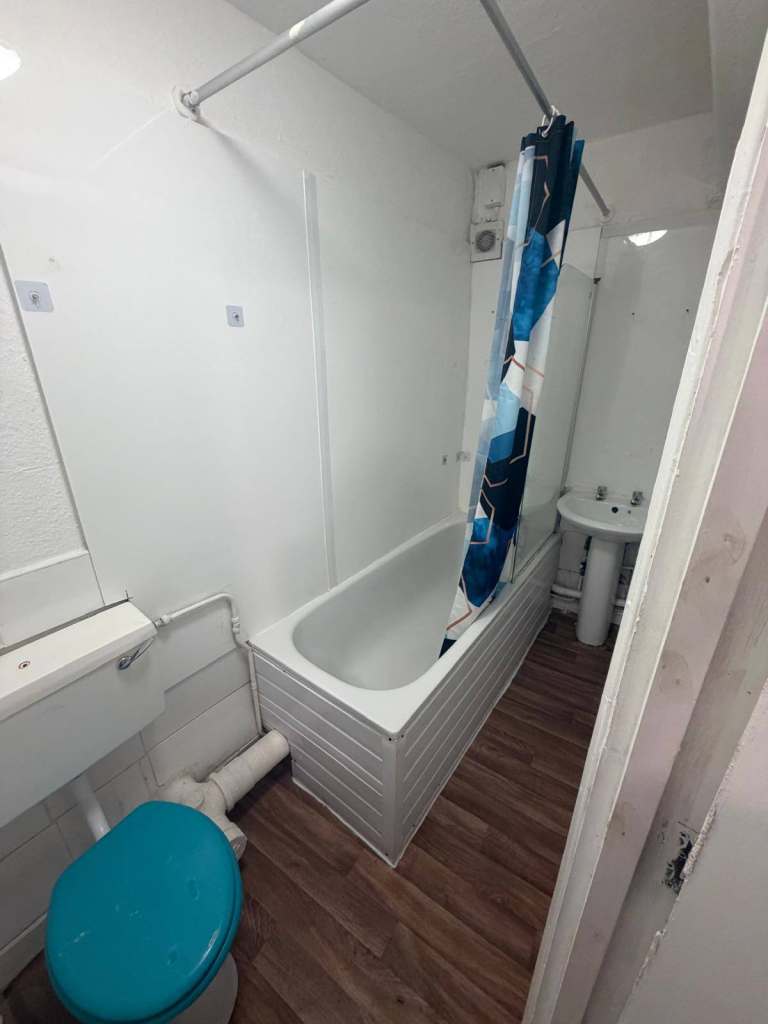 2 Room Flat with Separate Kitchen and Bathroom at St .Marys Road ,Oxford, OX4 1PY 