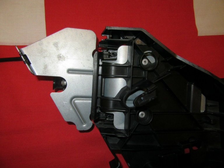 Volvo S80 Door Handle Bracket Mechanism Rear Left 30661074 LH