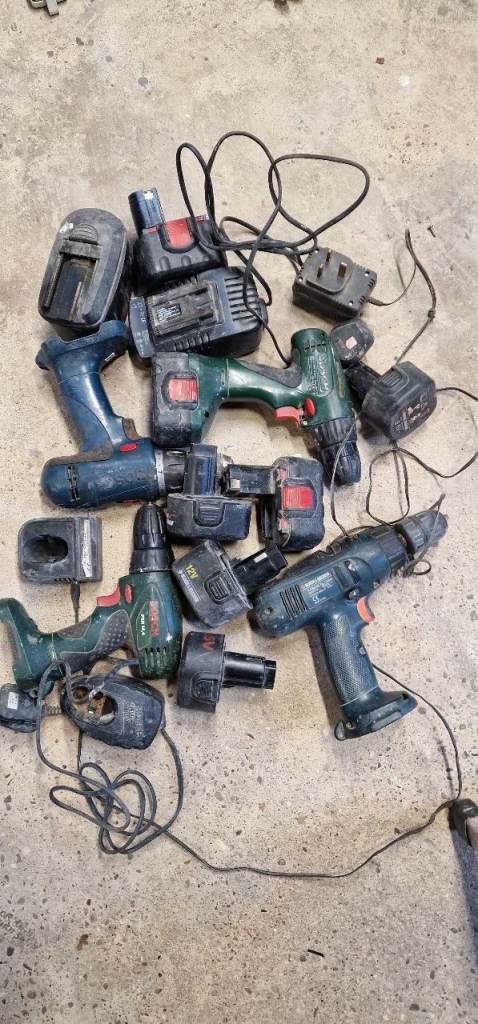 Job Lot Bosch Cordless Drills, Chargers & Batteries