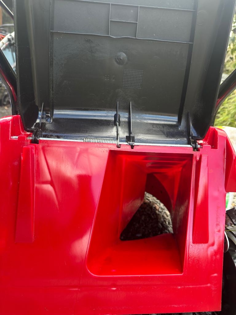 Mountfield self propelled petrol lawnmower like new Poly deck mower so won’t rust or rot 