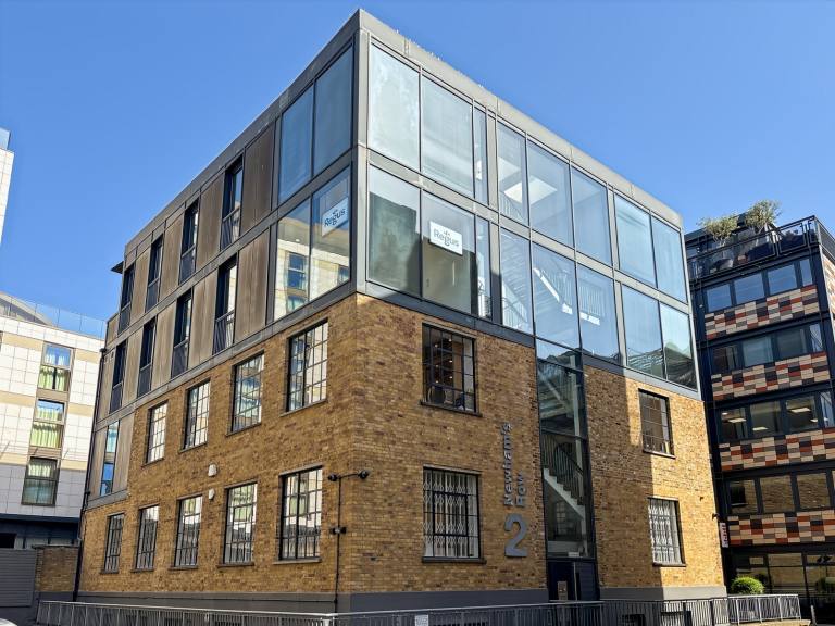 London - SE1 3UZ \ Private Office with 2 Desks