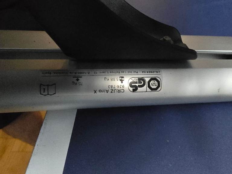 Cruz Airo Roof Bars with Feet for Mercedes C Class w204