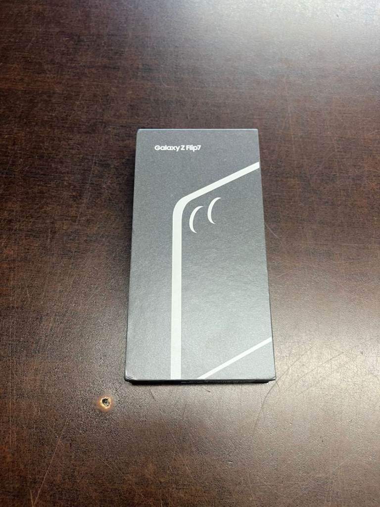 Samsung Galaxy z flip 7 256gb 5g £540 512gb £580 with Samsung warranty