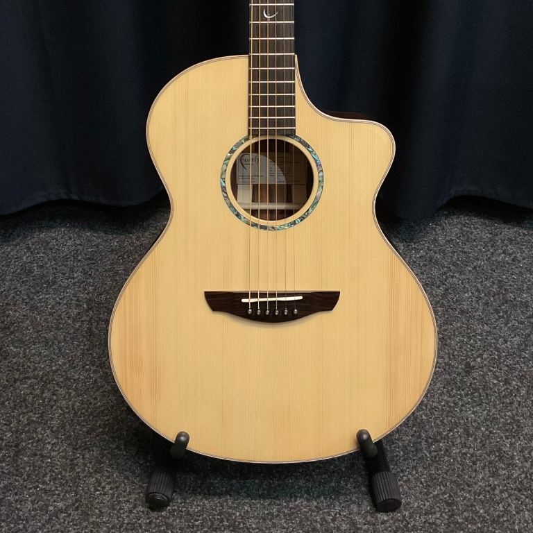 Faith Hi Gloss Neptune Electro Acoustic Guitar with Faith Hardcase