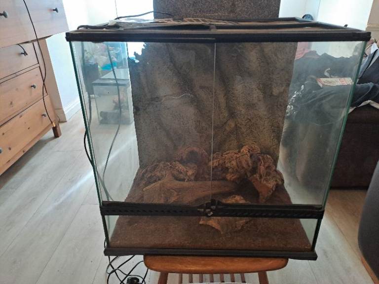 Reptile tank (enclosuer)