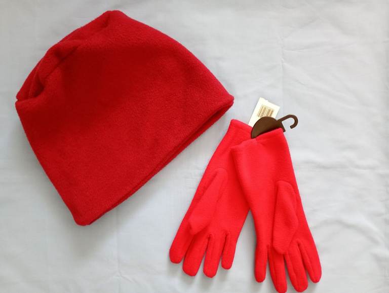 HAT & GLOVES - FLEECE (polyester). 