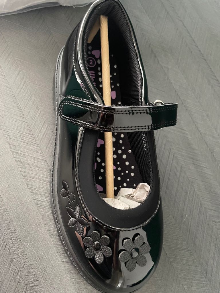 Size 2 girl school shoes BRANDNEW 