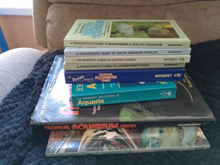 Aquarium accessories/ 8 books