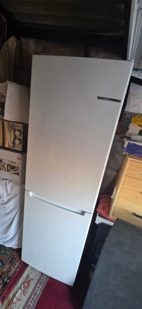 Like new Bosch frost free fridge freezer, spotlessly clean 