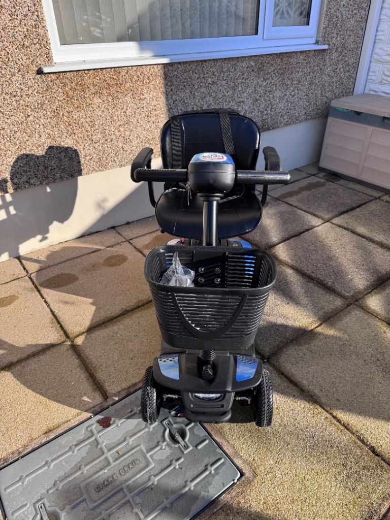 Electric mobility scooter