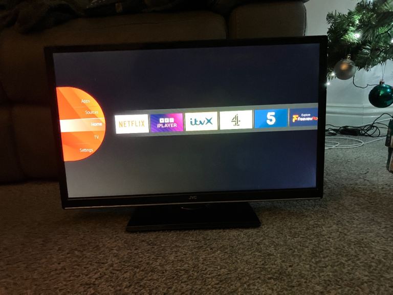 JVC 24” smart tv JVC LT-24C680 LED Netflix YouTube 