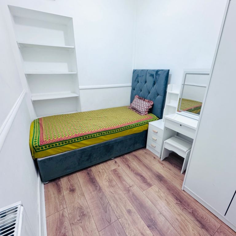 Single room to rent for female 