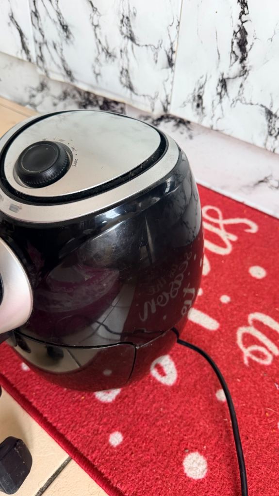 Air fryer in working condition 