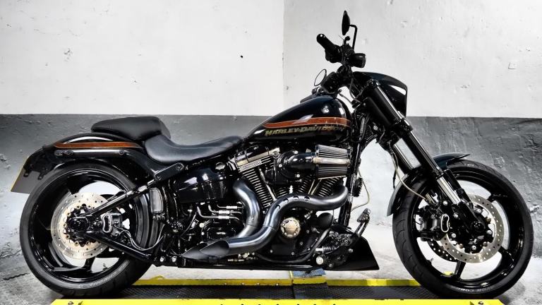 Harley-Davidson PRO STREET BREAKOUT CVO ,Air supension Blow exhaust ,stage 1 