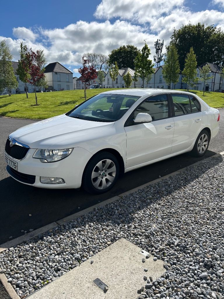 Skoda, SUPERB, Hatchback, 2013, Manual, 1598 (cc), 5 doors