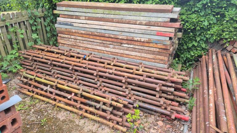 Used Kwikstage Scaffolding Set