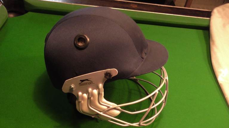 Cricket Helmet Slazenger Junior size Excellent Condition £10 Downend BS16