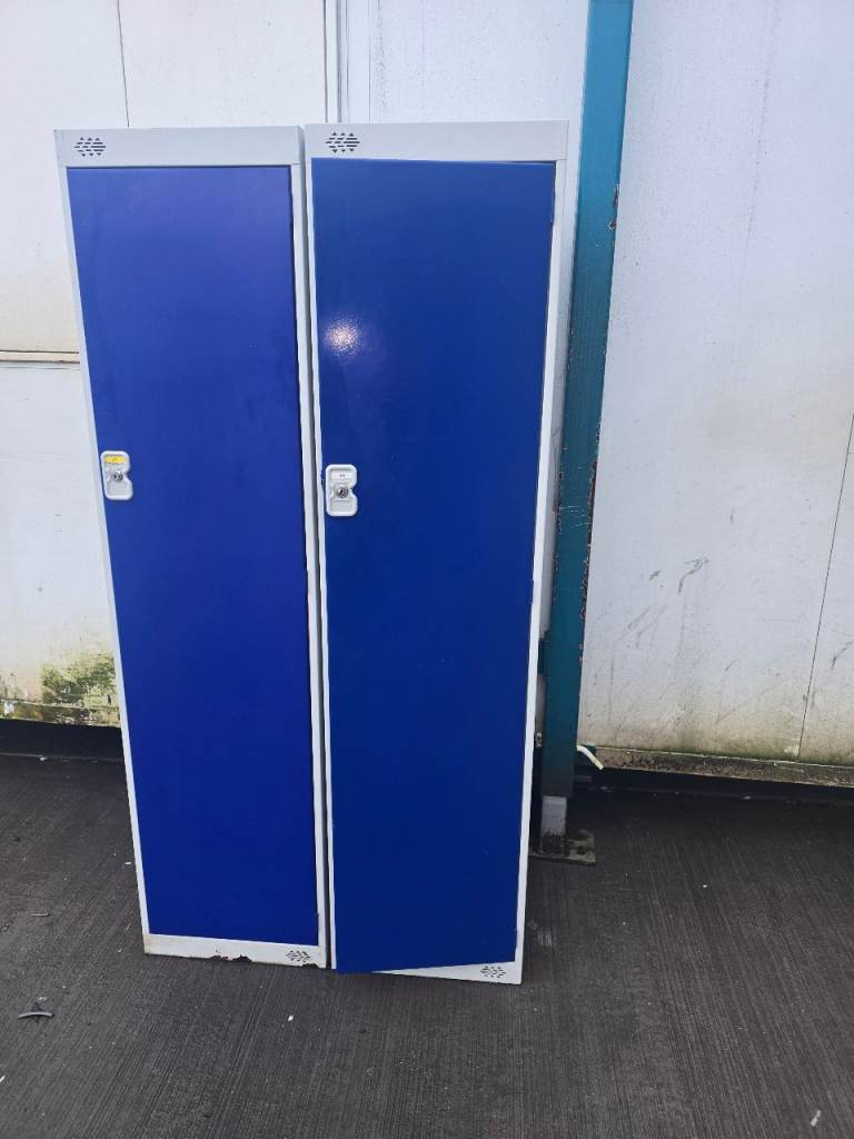 10 banks of changing room lockers