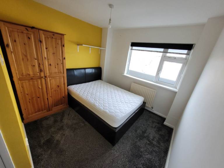 Quiet Furnished Double Room Available in Family Home | PL2 (Near Dockyard)