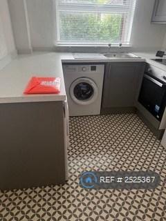 1 bedroom flat in Dean Court, Derby, DE23 (1 bed) (#2525367)