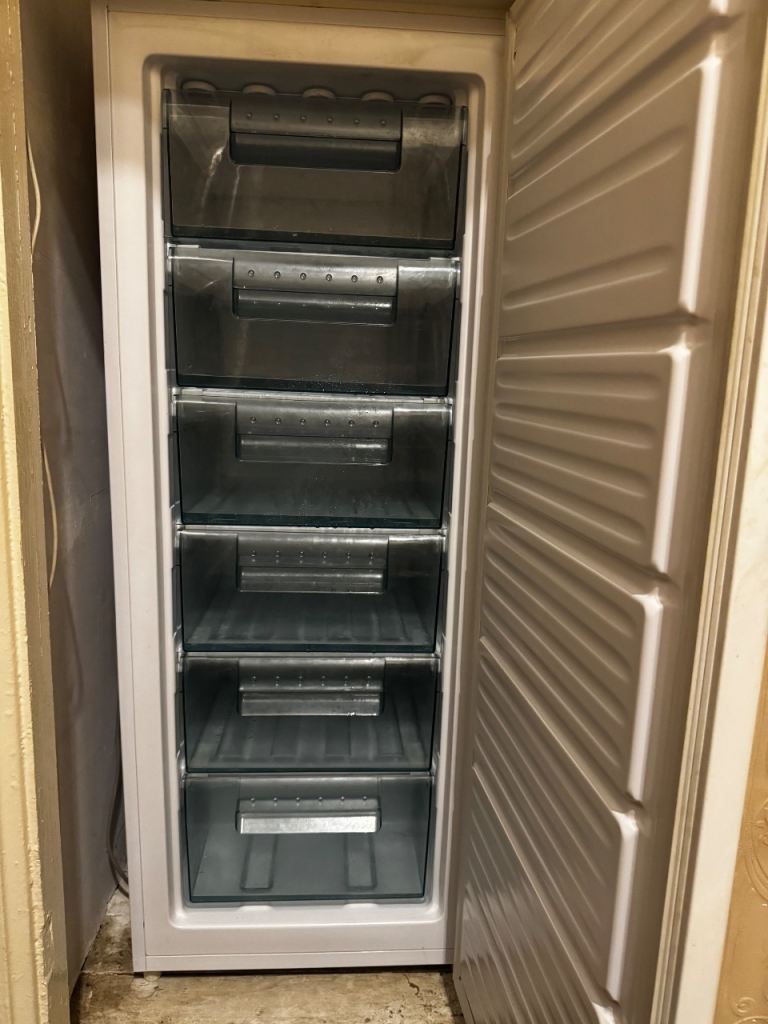 Freestanding Freezer, White – Good Condition, Plenty of Drawers