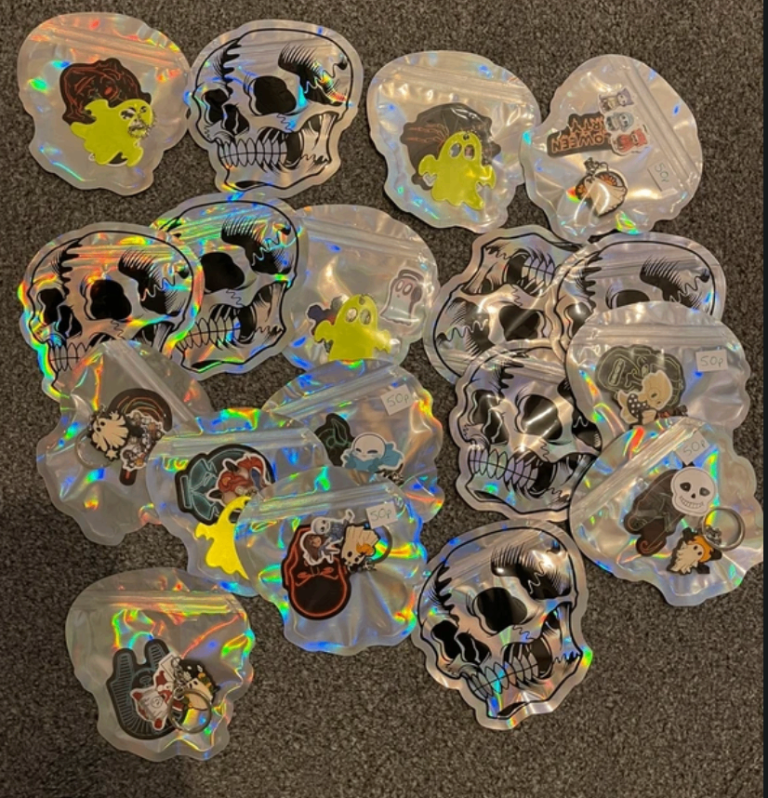 Bundle of 18 Halloween sticker keyring packs skull