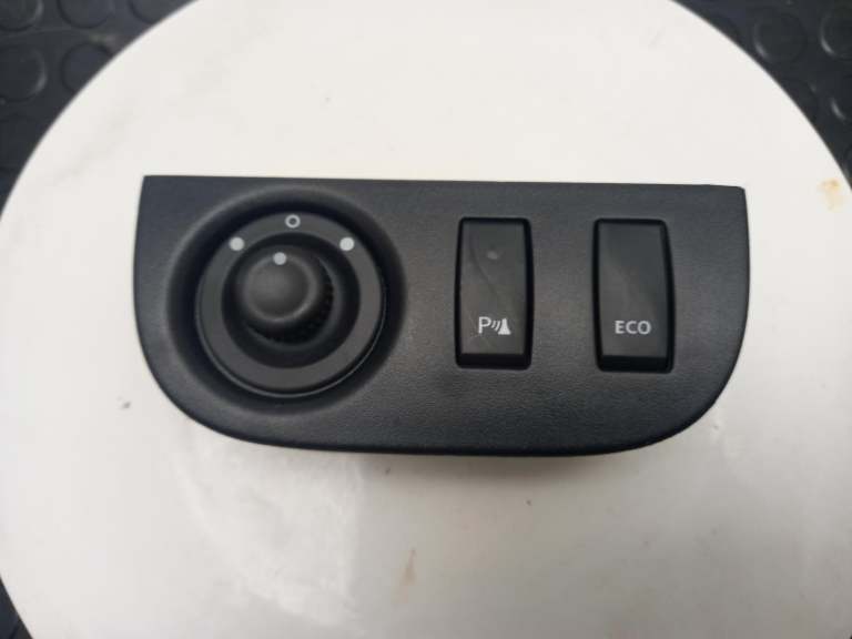 Dacia Sandero Stepway Mirror Switch 2013-2021