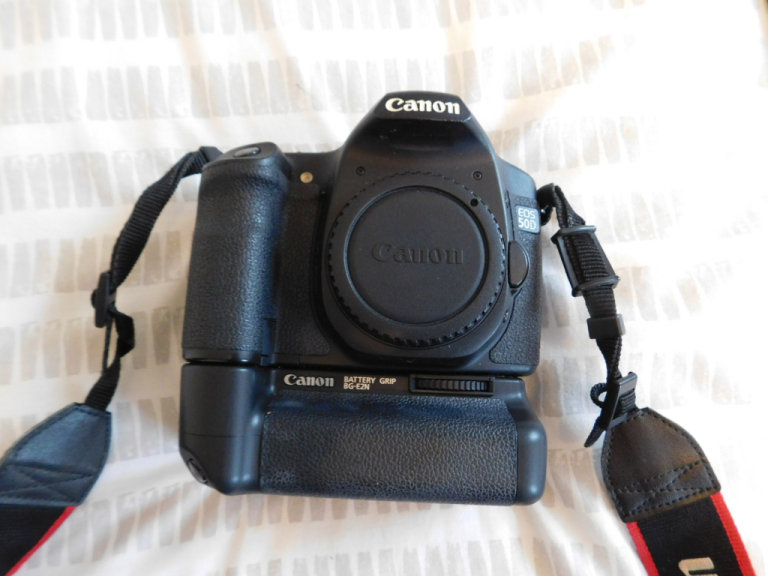 CANON EOS 50D DIGITAL CAMERA BODY AND BG-E2N BATTERY GRIP - JAPAN -