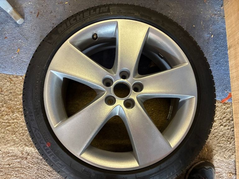 Borbet 17 inch alloy wheel with new Michelin tyre