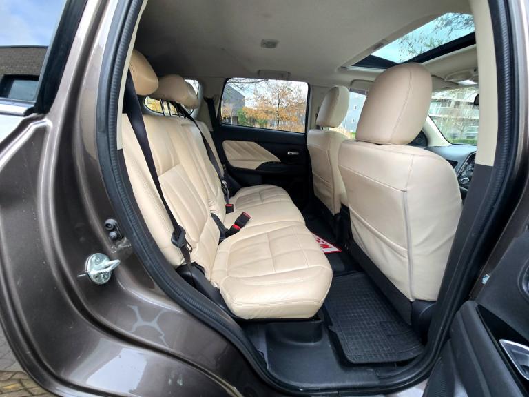 2018 Mitsubishi Outlander 2.0 PLUG-IN HYBRID 1YEAR MOT HPI CLEAR NEWLY SERVICED 3 MONTHS WARRANTY...