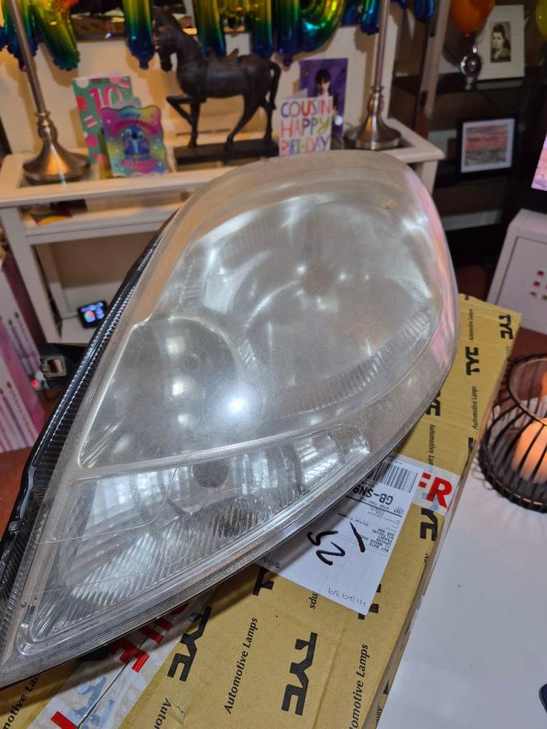 Vauxhall Vivaro Headlight set