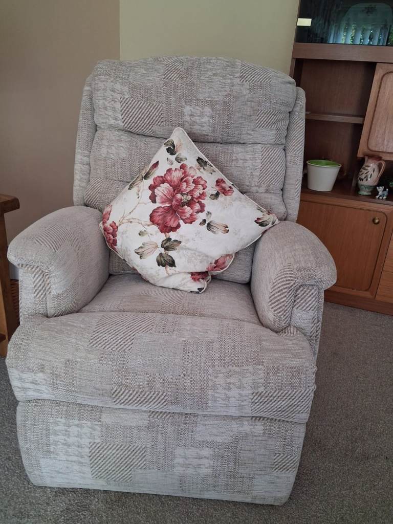 HSL Electric Riser Recliner Armchair 