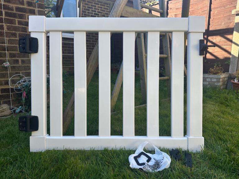 UPVC CARAVAN DECKING GATE WITH LOCKABLE LATCH AND HINGE