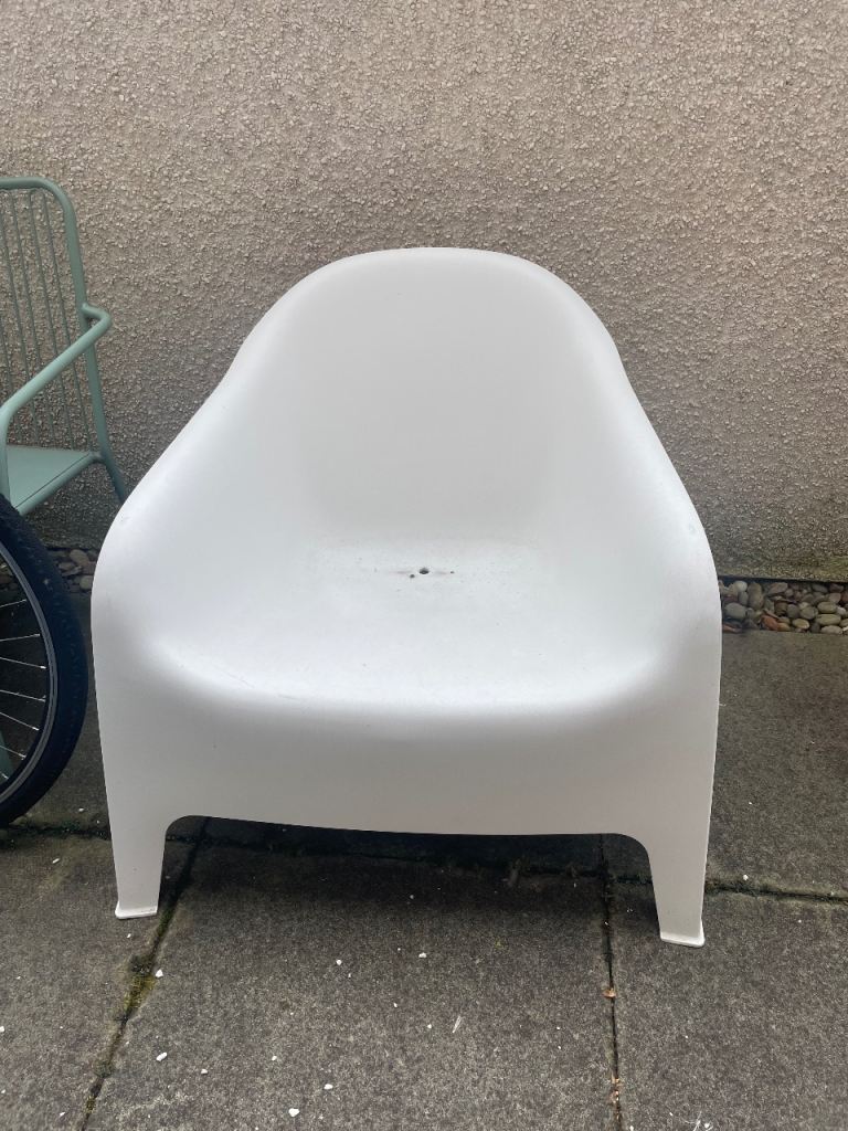 IKEA SKARPÖ White Outdoor Armchair – Good Condition