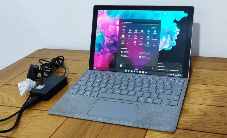 Microsoft Surface Pro Core i5 8th Gen 8GB RAM Touchscreen laptop tablet PC Windows 11