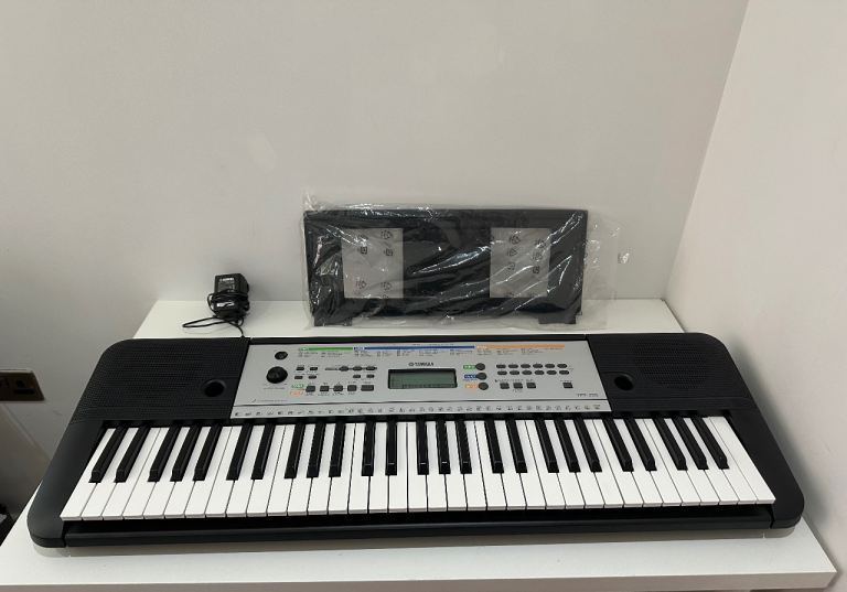 Yamaha YPT-255 Electronic Keyboard – Excellent Condition