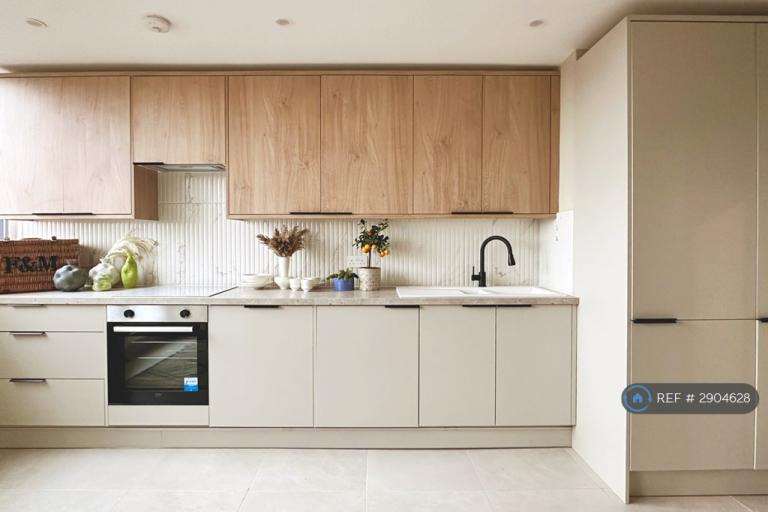3 bedroom flat in Albert Barnes House, London, SE1 (3 bed) (#2904628)