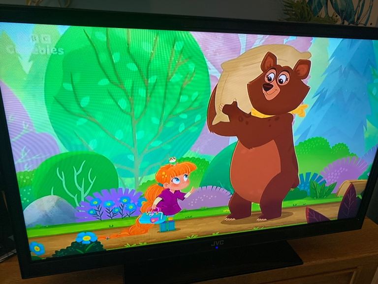 Lovely clean slim 32” JVC freeview TV, immaculate condition 