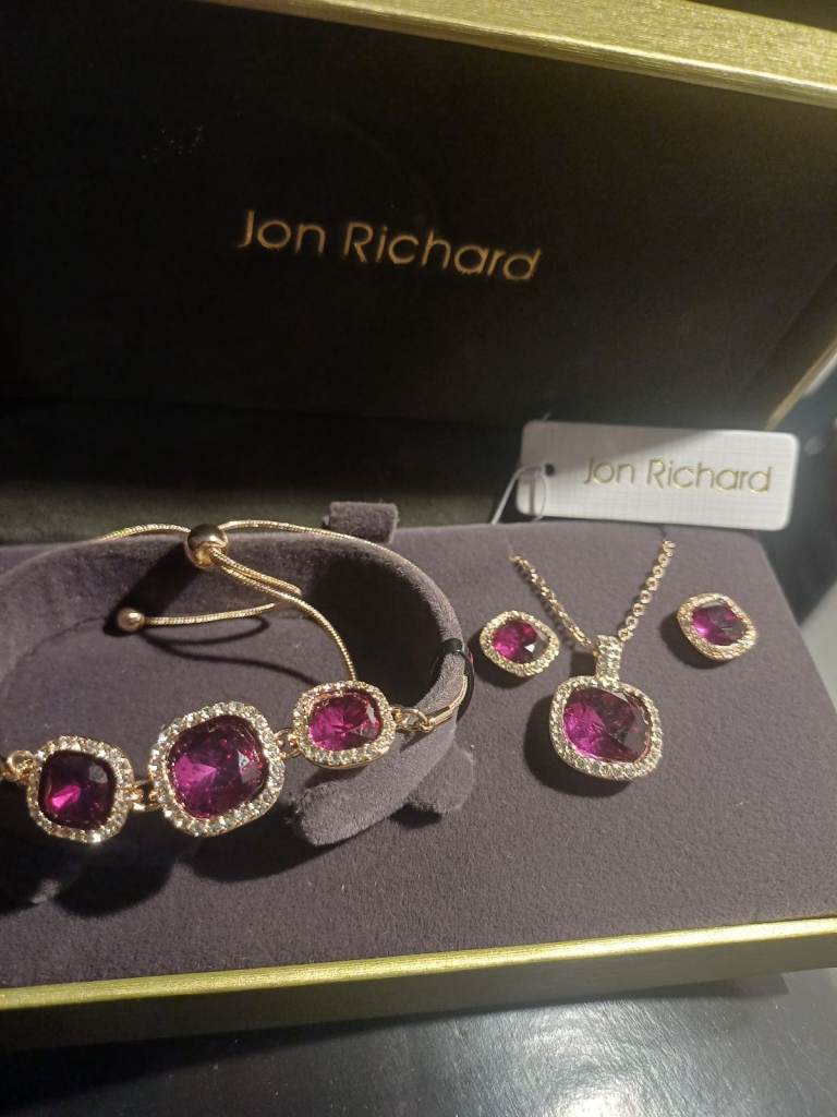 image for Beautiful JonRichard 3 peice Set New 