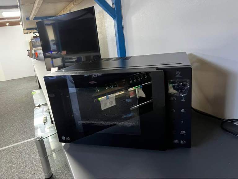 23 Litre LG NeoChef MH6336GIB Compact Microwave with Grill - Black