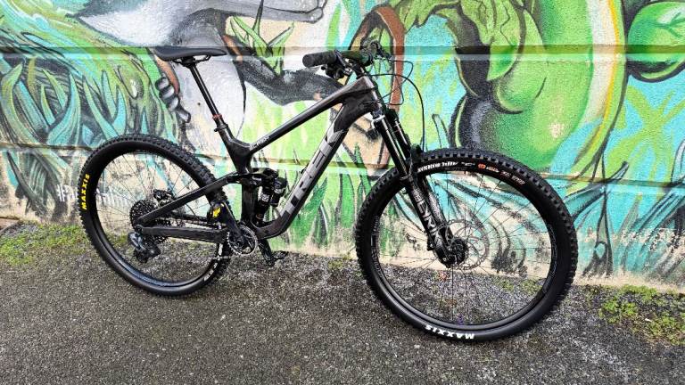 Trek Slash 9.9 Ultimate flight Attendant SRAM AXS Mountain Bike