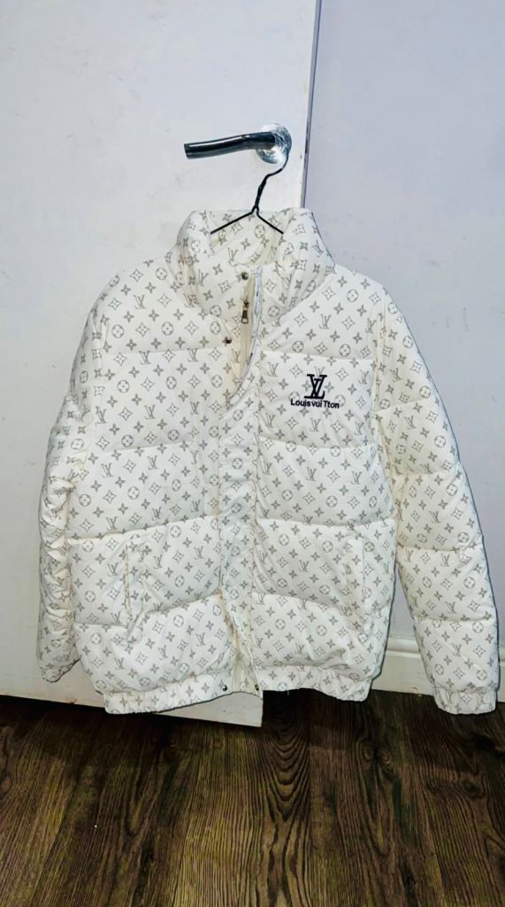 LV Louis Vuitton Medium Caot