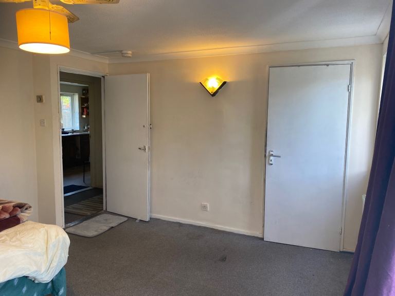 Oldbrook room to let