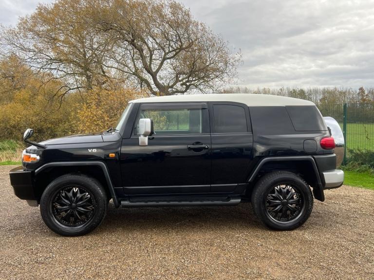 2011 Toyota FJ Cruiser CRUISER 4.0 V6 RHD FJ40 * COLOUR PACKAGE * DAD ACCESSORIES * MODERN DAY LA...