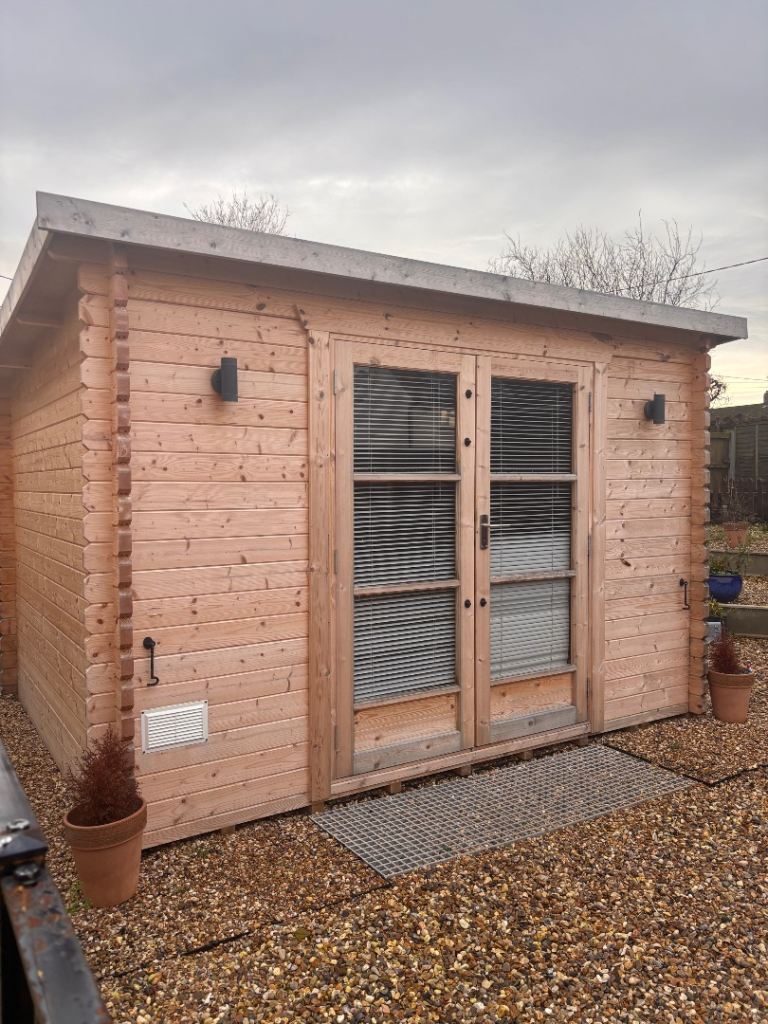 Modern outdoor cabin 