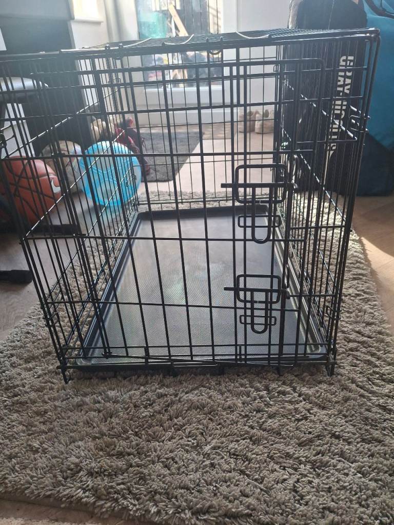 Dog crate 75cm by 48cm. 53cm high.