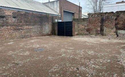 Small Lock-Up Yard/Car Park to Let