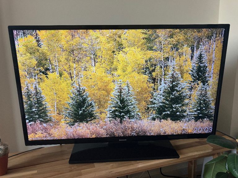 42” Panasonic TX-40C300B TV with Remote – Good Working Order