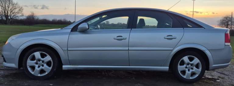 AUTO -FSH- 18 Services +Timing Belt & Water Pump. Vauxhall Vectra Exclusiv 1.9 CDTI (150 bhp) Diesel