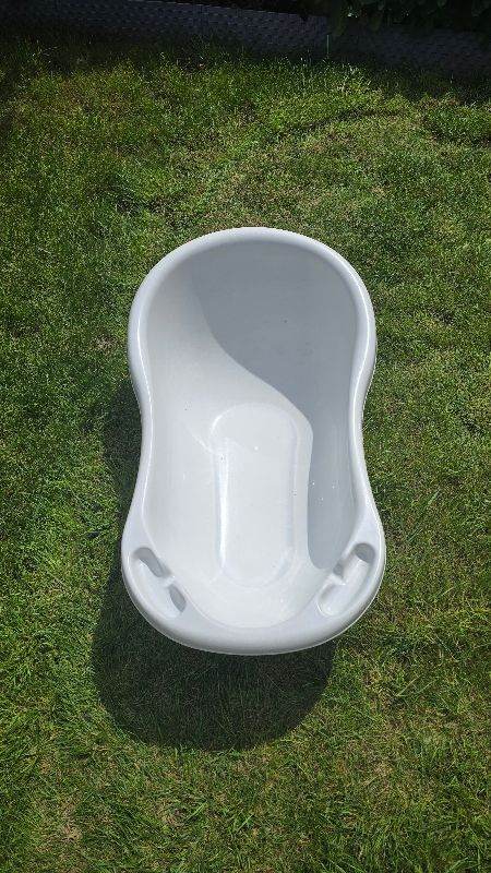 White Plastic Baby Bath – Good Condition